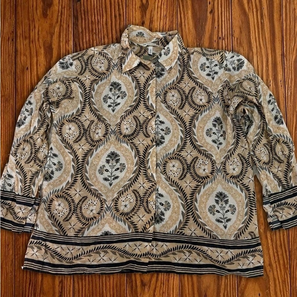 Men's Patterned Button-Up Shirt in Beige and Black